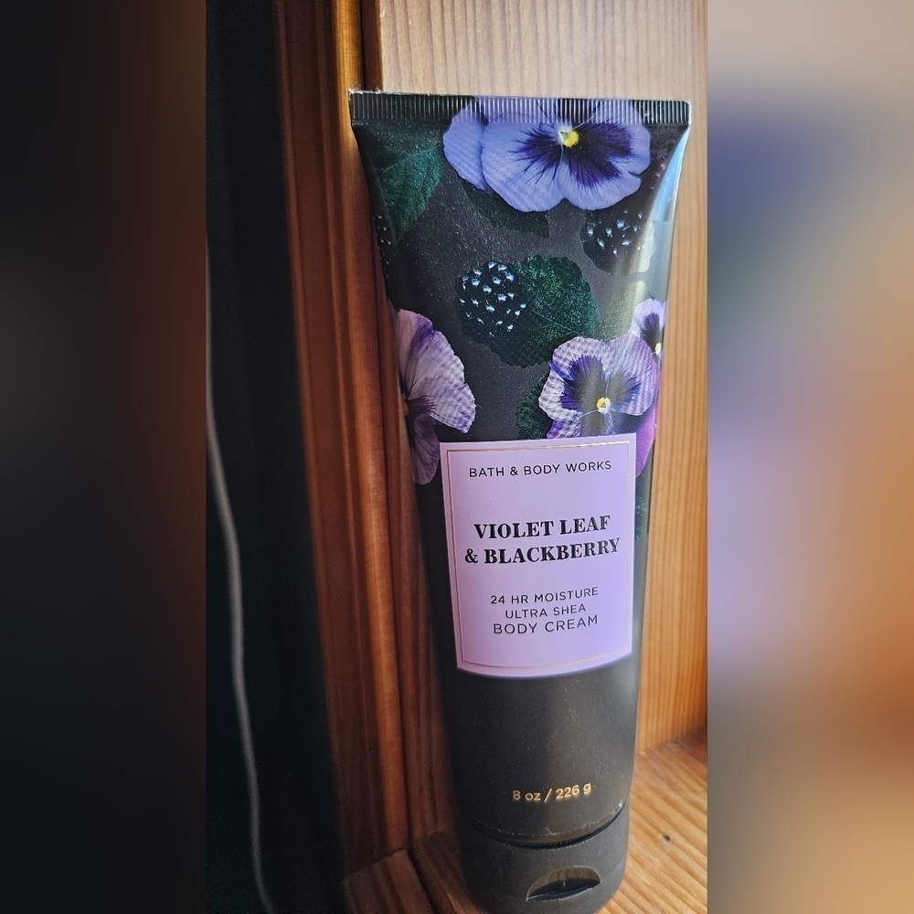 New Bath & Body Works Violet Leaf and  Blackberry Body Cream